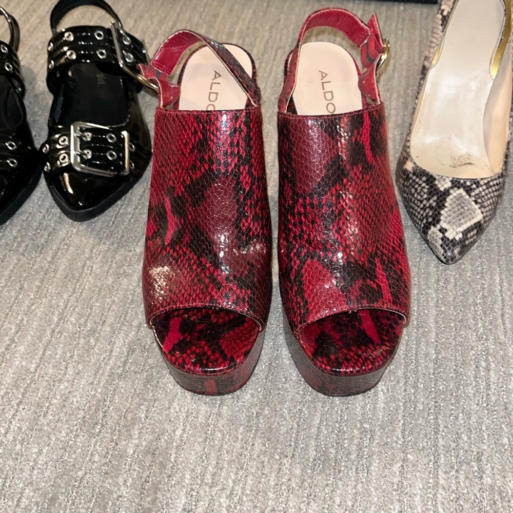 Red & black snake platforms